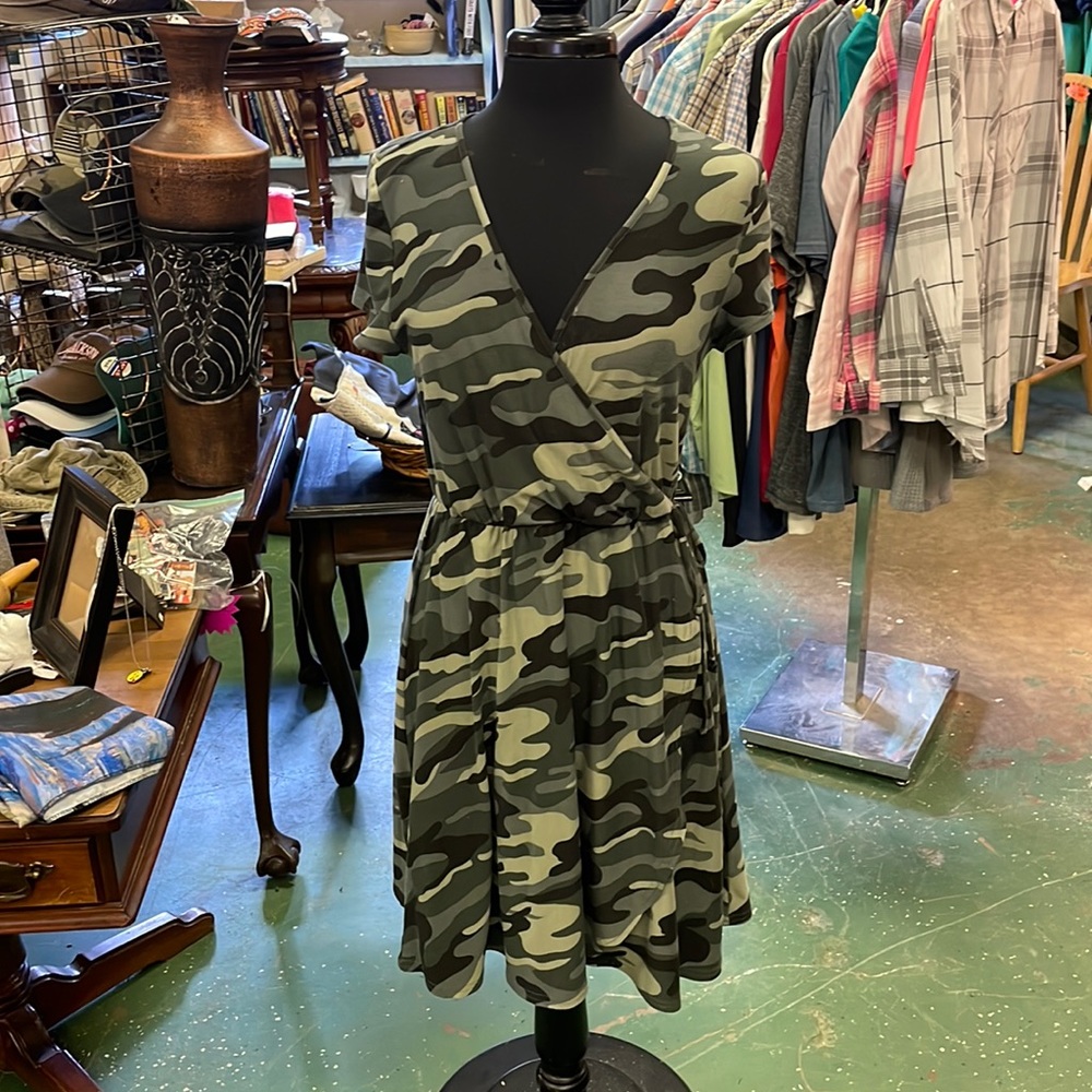 Derek hart camo dress juniors extra large